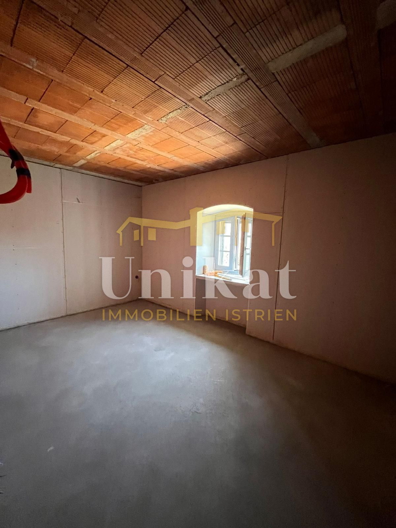 Kamena hiša blizu Višnjana za dokončanje